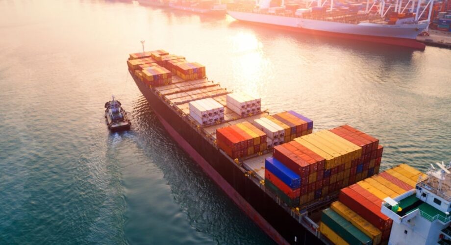 Vận tải đường biển là gì? Những mặt hàng có thể chuyển bằng đường biển