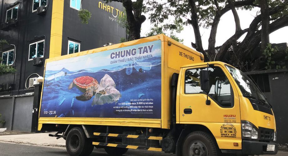 Together with Nhat Tin Logistics to reduce plastic waste