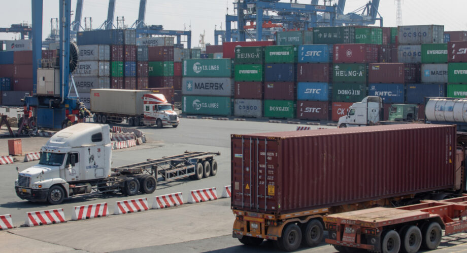 Doanh nghiệp muốn TP HCM đầu tư mạnh hạ tầng logistics